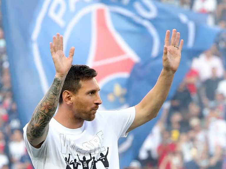 ใครคือนักฟุตบอลที่เก่งที่สุดในปี 2021